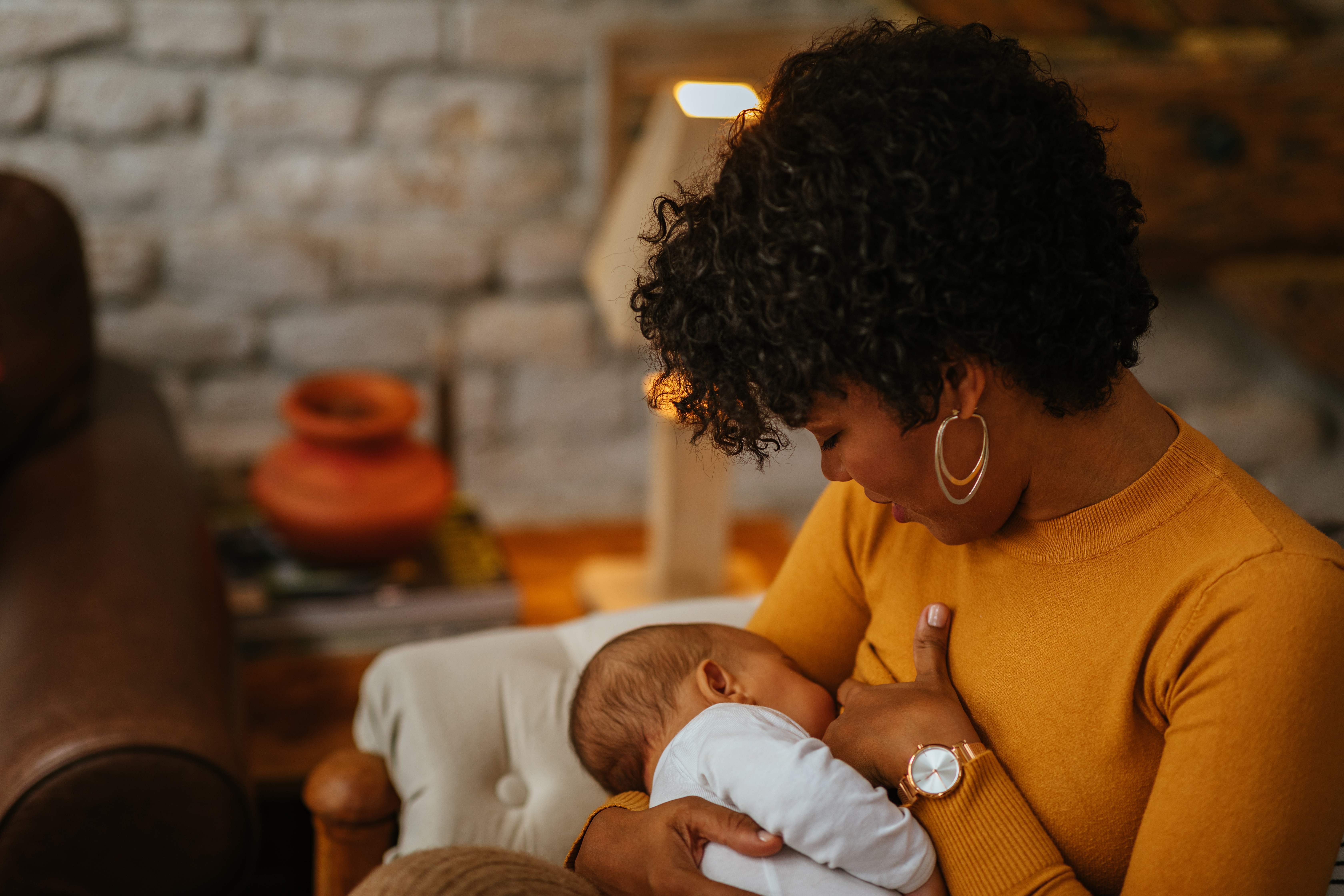 Image of mother breastfeeding
